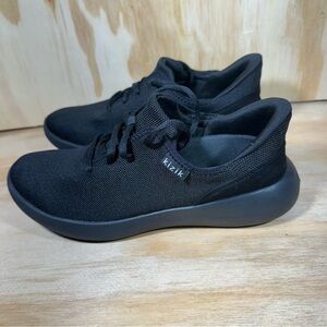 Kizik Women's Black Sneakers